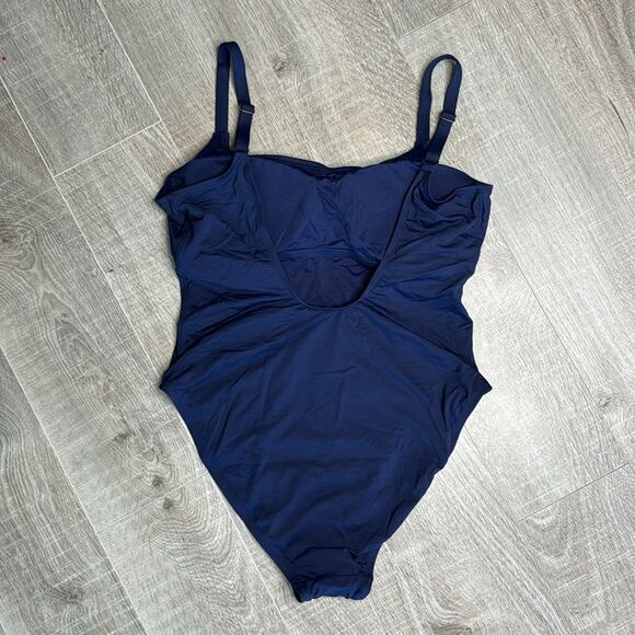 ANDIE Women's Navy Laguna One Piece Swimsuit - Picture 5 of 10